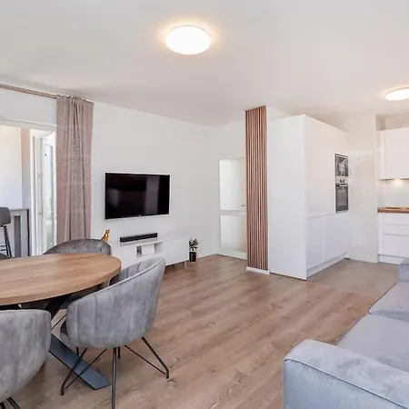Kate- New In Center Of Lapad Appartement