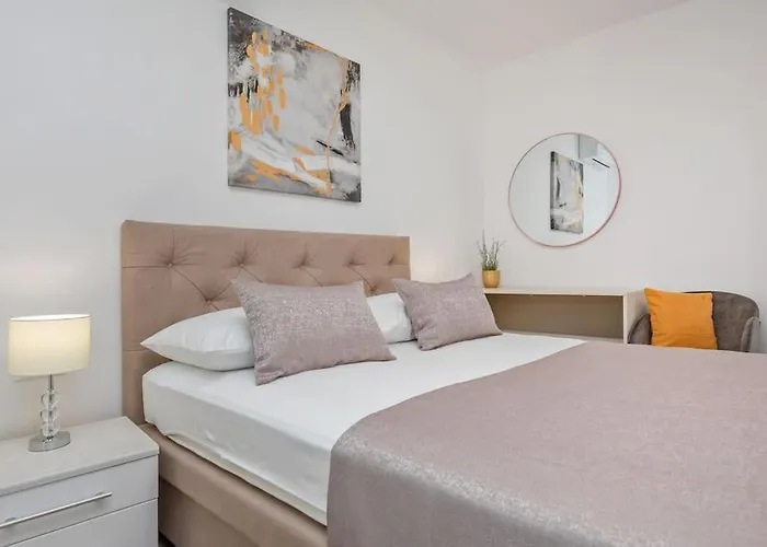 Kate- New In Center Of Lapad *