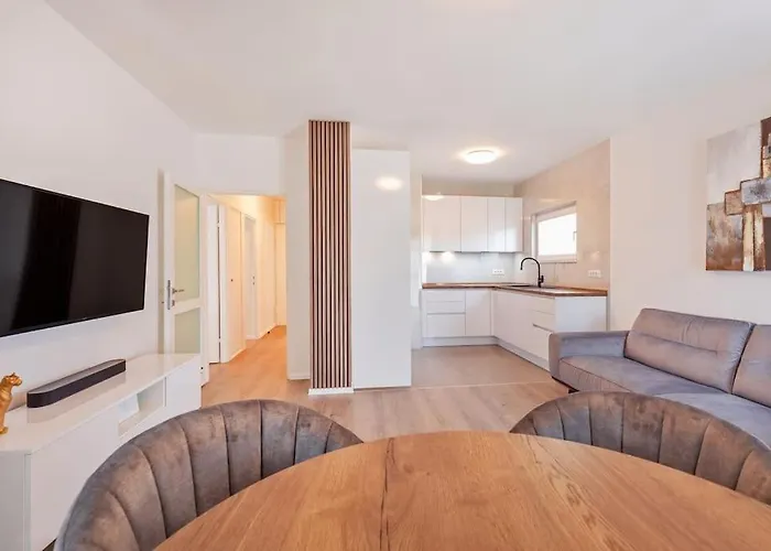 Kate- New In Center Of Lapad Dubrovník