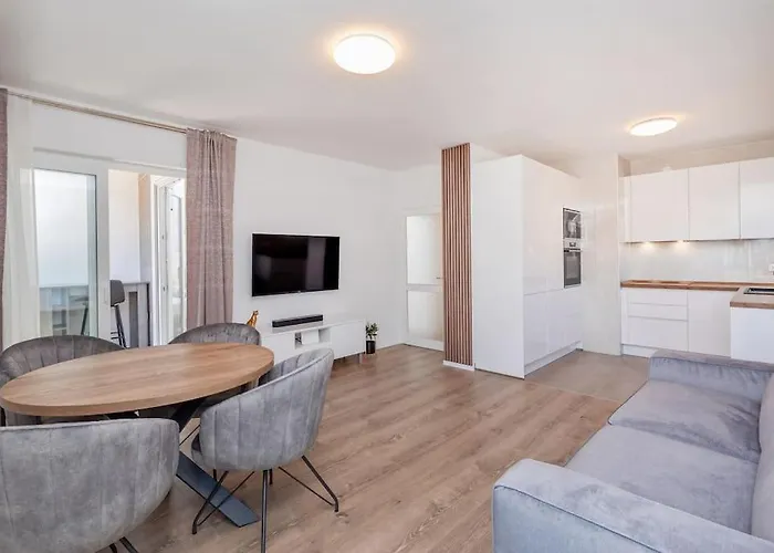 Kate- New In Center Of Lapad Διαμέρισμα