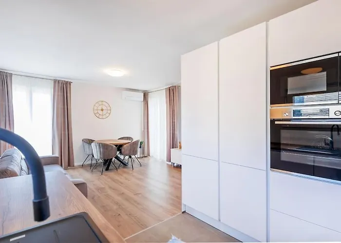 Kate- New In Center Of Lapad Ντουμπρόβνικ