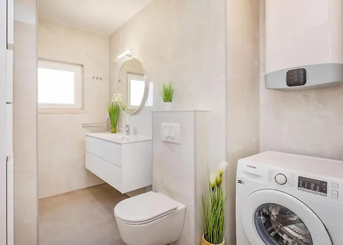 Kate- New In Center Of Lapad Dubrovník