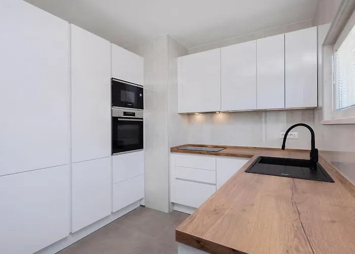 Kate- New In Center Of Lapad * Dubrovník