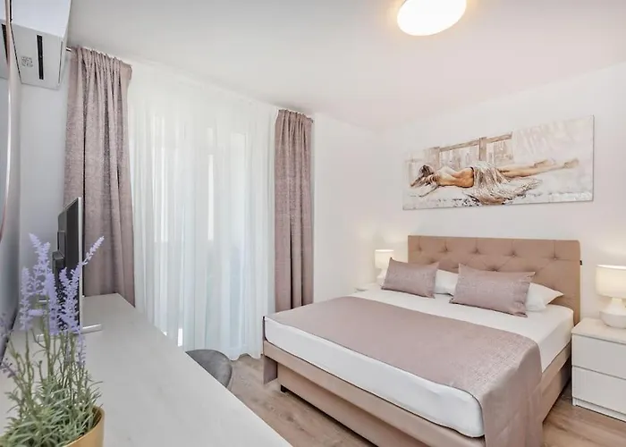 Kate- New In Center Of Lapad