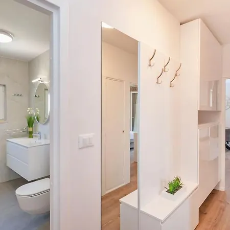 Kate- New In Center Of Lapad Apartamento