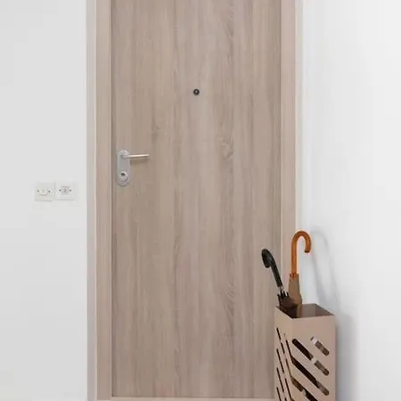 Kate- New In Center Of Lapad Дубровник