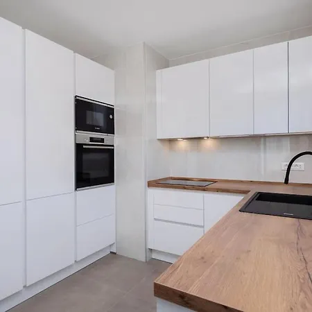 Kate- New In Center Of Lapad * Дубровник