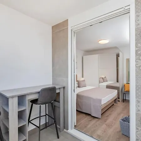 Kate- New In Center Of Lapad * Dubrovnik