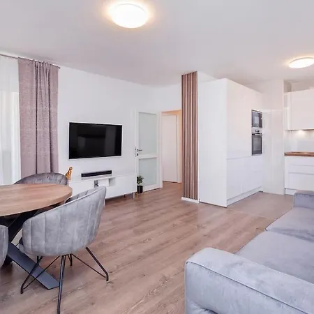 Kate- New In Center Of Lapad Dubrovnik