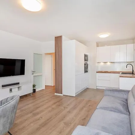 Kate- New In Center Of Lapad Apartment *