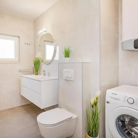 Kate- New In Center Of Lapad Dubrovnik